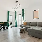 Skylark - Singapore Penthouse With Jacuzzi & Panoramic View