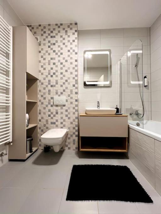 Skylark - Singapore Penthouse With Jacuzzi & Panoramic View Apartament Brașov
